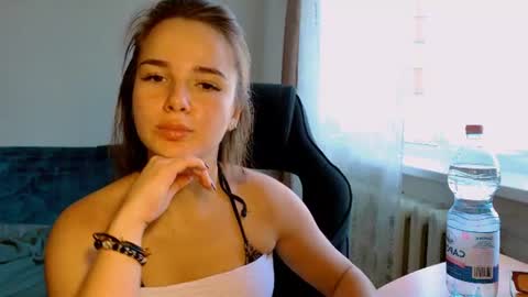 maybloom_ online show from August 6, 6:34 am