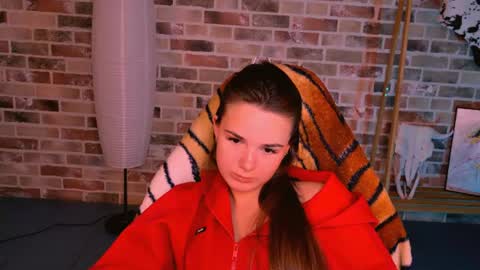 maybloom_ online show from August 13, 1:58 pm