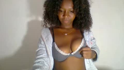 mayrase online show from August 12, 11:12 am