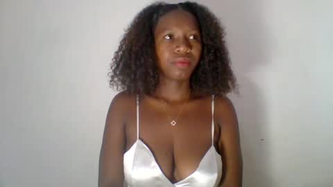 mayrase online show from August 13, 6:05 am