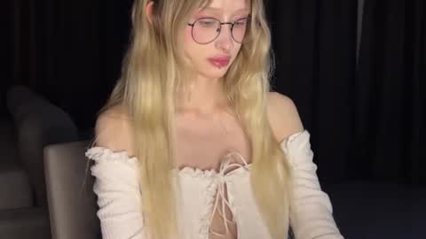 mayvi_cold online show from June 21, 6:42 pm