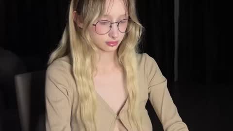 mayvi_cold online show from June 23, 7:15 pm