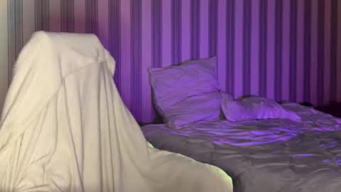 mayvi_cold online show from August 13, 1:47 pm