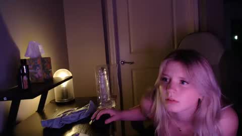 mckenziereese online show from August 11, 4:25 am