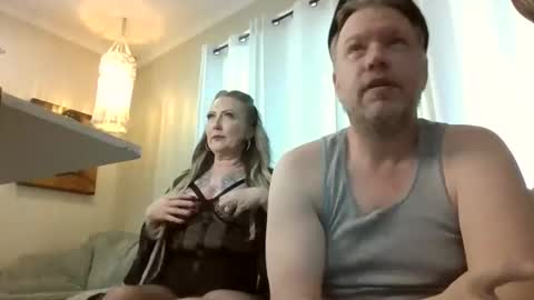 me2283 online show from April 13, 5:52 pm