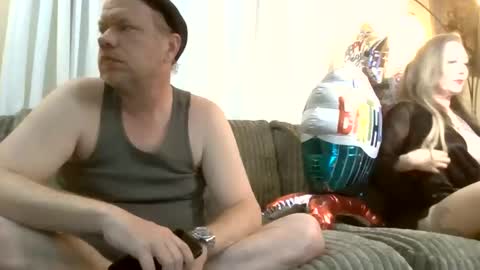 me2283 online show from May 29, 1:52 am