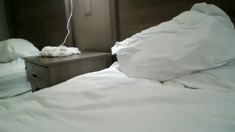 yung n hung online show from June 15, 3:48 am
