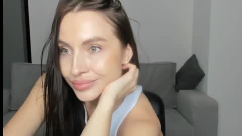 me_lina_ online show from July 3, 9:06 pm