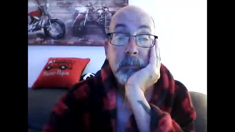 me at home online show from June 10, 3:19 pm