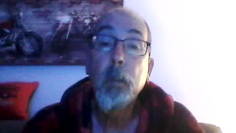 me at home online show from July 18, 10:49 am