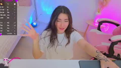 Dina online show from July 4, 9:06 pm