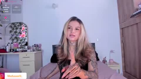 medussa13 online show from August 7, 1:22 pm