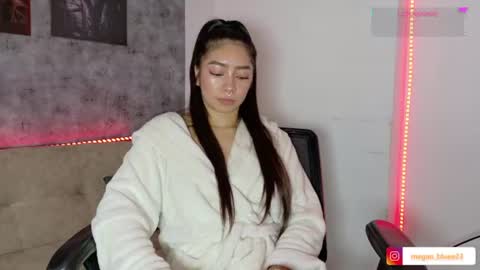MEGAN online show from July 22, 5:37 pm