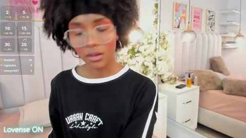 megan_hart_ online show from August 12, 5:37 pm