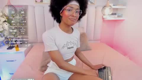 megan_hart_ online show from August 13, 3:59 pm