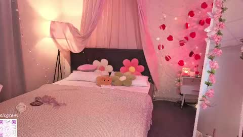 Megan Nelson online show from August 6, 12:48 pm
