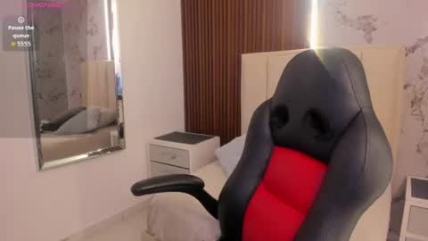 M E G A N  online show from August 8, 1:44 pm