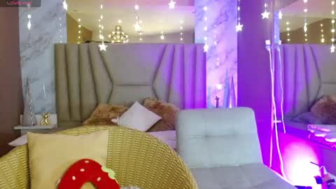 megan_saint online show from August 10, 4:03 am