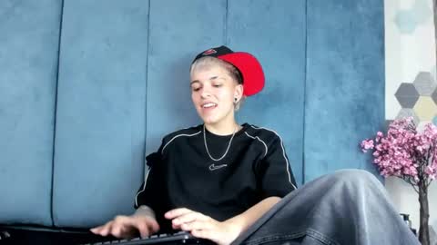 megan_thompsonn_ online show from August 8, 2:44 am