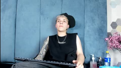 megan_thompsonn_ online show from August 12, 7:11 am