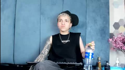 megan_thompsonn_ online show from August 12, 9:33 am