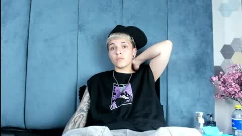 megan_thompsonn_ online show from August 15, 5:00 am