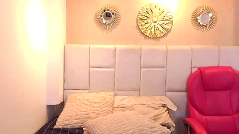 Ivon and Megan online show from August 5, 1:53 pm