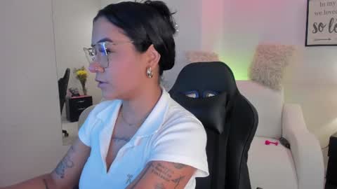 melan_owen online show from August 5, 10:46 am