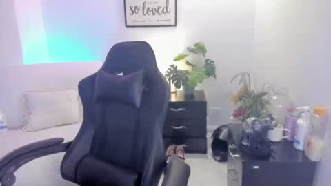 melan_owen online show from August 13, 9:07 pm