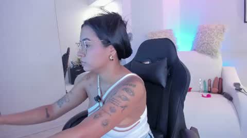 melan_owen online show from August 14, 10:19 am