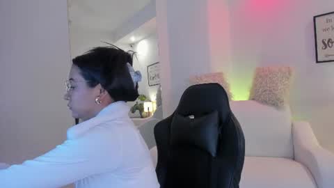 melan_owen online show from August 15, 10:19 am