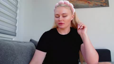 Melania online show from July 22, 11:01 am