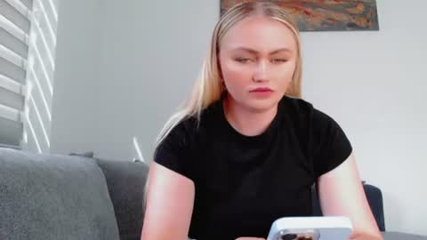 Melania online show from August 15, 12:09 pm
