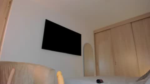 melanie_diaz online show from August 4, 5:15 am