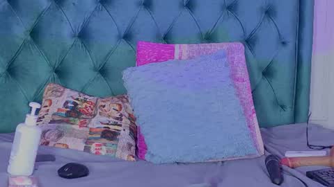 Melaniecooper online show from August 13, 4:37 am