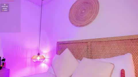melaniejeann_ online show from August 5, 4:32 am