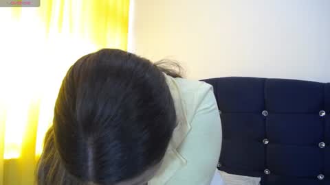 Melanie Parker online show from August 5, 1:09 pm
