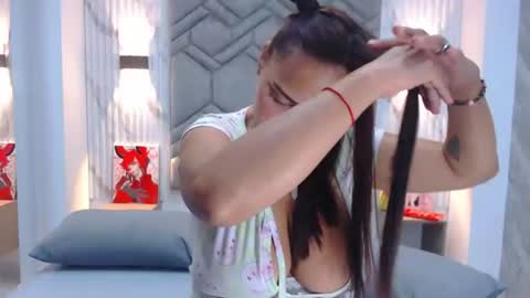 melany_contrera777 online show from August 14, 5:44 am