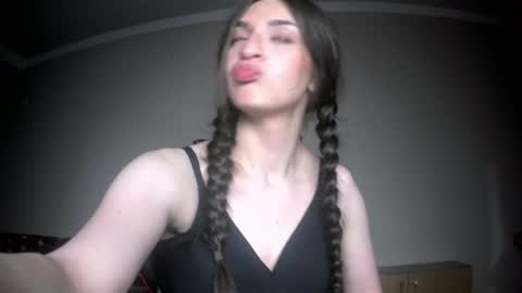 melena_caramel online show from May 30, 8:43 pm