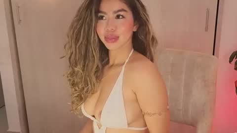 melina_ferrer1 online show from August 2, 1:51 pm