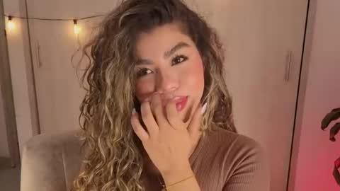 melina_ferrer1 online show from August 3, 4:36 pm