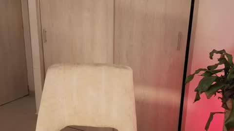 melina_ferrer1 online show from August 12, 3:25 pm