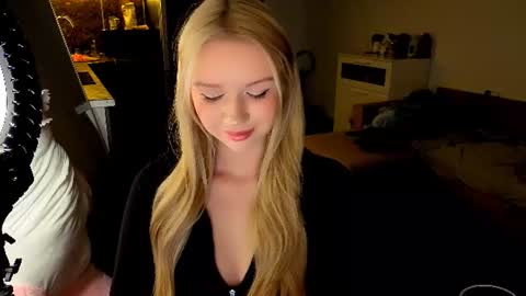 Mel or Lissa 3 Welcome here online show from July 25, 9:08 pm