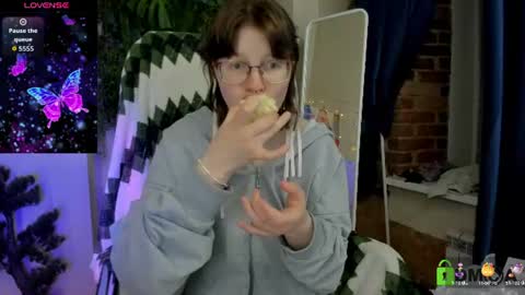 Melissa online show from August 9, 10:44 pm