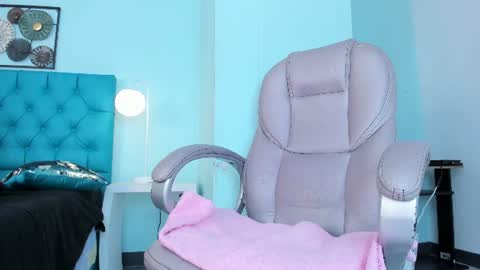 Melissa online show from August 10, 4:52 pm