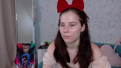 mellhyees online show from August 7, 3:06 am