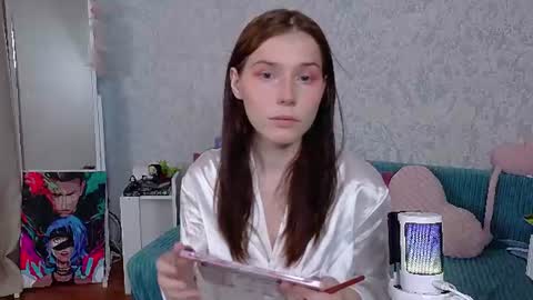 mellhyees online show from August 8, 3:17 am