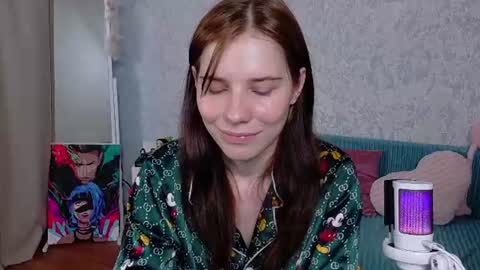 mellhyees online show from August 9, 3:07 am