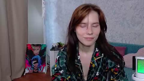 mellhyees online show from August 9, 8:04 am