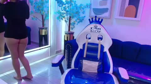 mellissa_gates online show from August 6, 1:43 pm